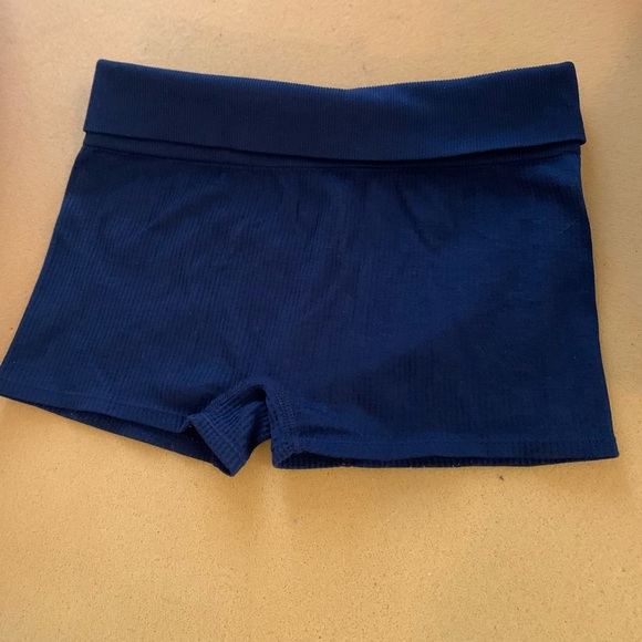 Colsie Seamless Ribbed Shorts - Picture 2 of 4